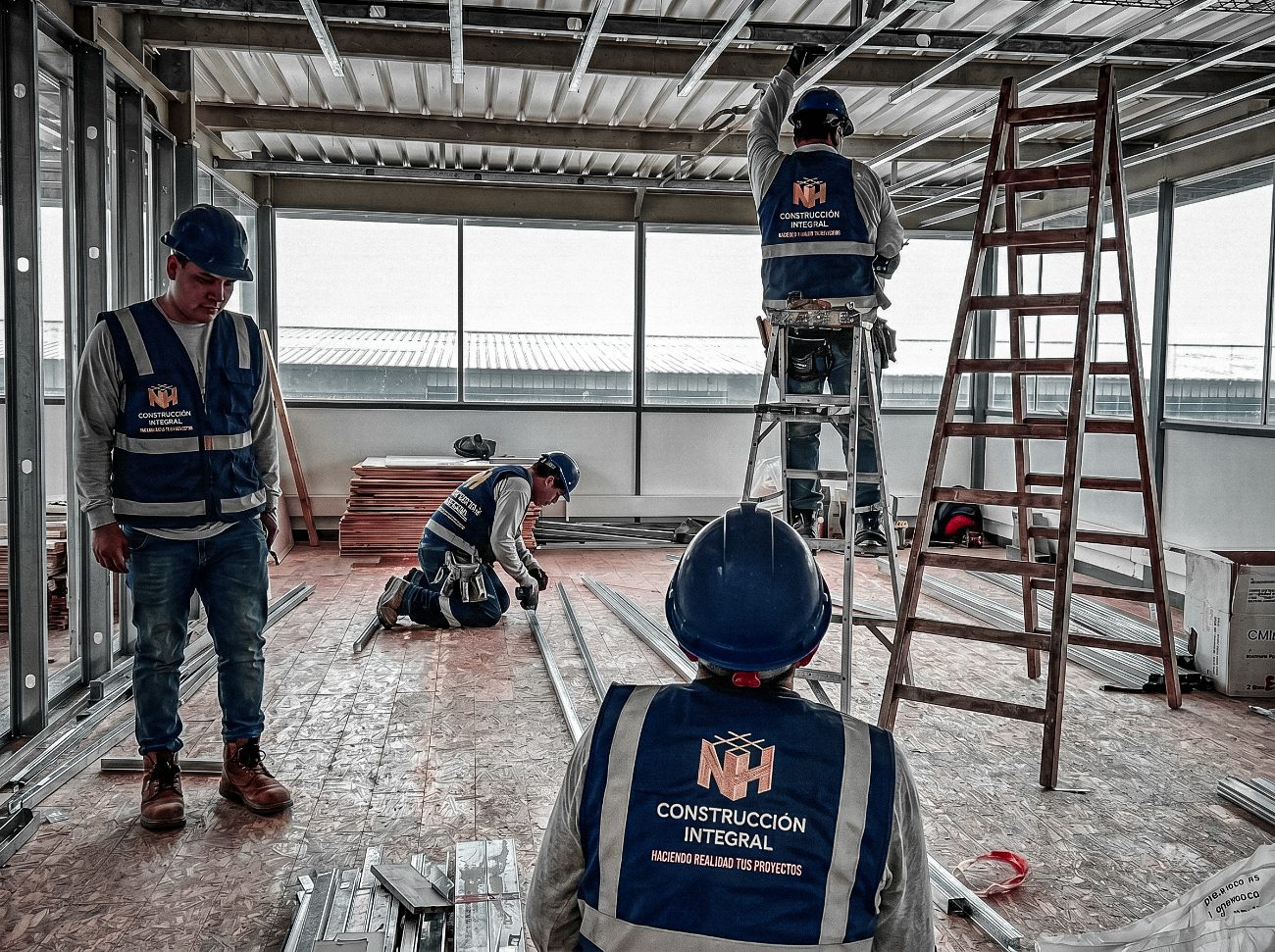Equipo NH Construcción Integral en obra